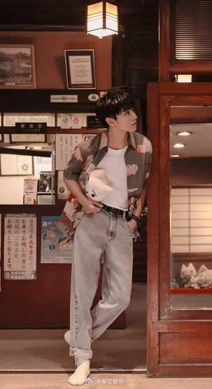 吃瓜娱乐王俊凯图片,萌态十足引网友热议